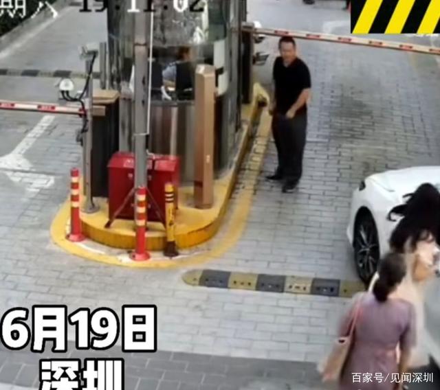 又是油門當(dāng)剎車，深圳女司機剛啟動就撞翻崗?fù)?，女保安員骨折受傷